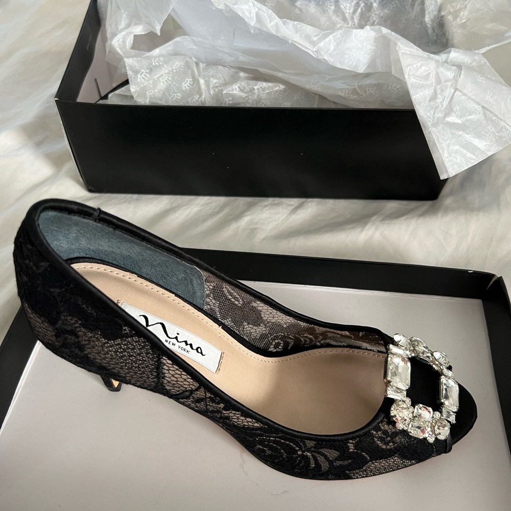 Nina Black Heels with Crystal Embellishment / size 9 / never worn